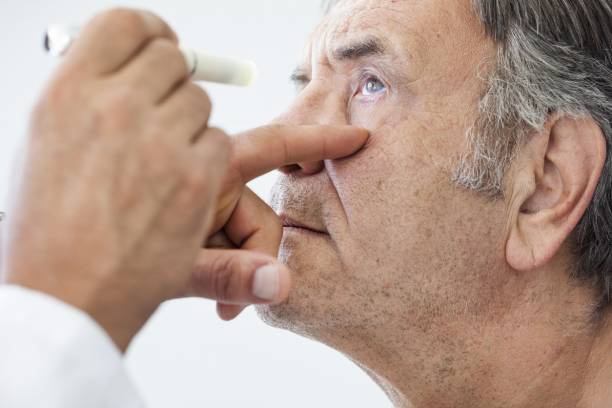 dépistage maladies oculaires DMLA personnes âgées ophtalmo