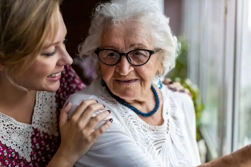 Respect et dignité comprendre la charte de la personne âgée